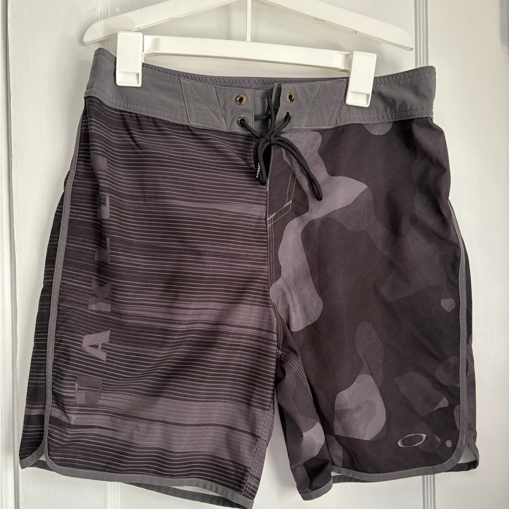 Oakley Utah Camo Men's Surf Board Swimming Shorts, 7” Size: 33